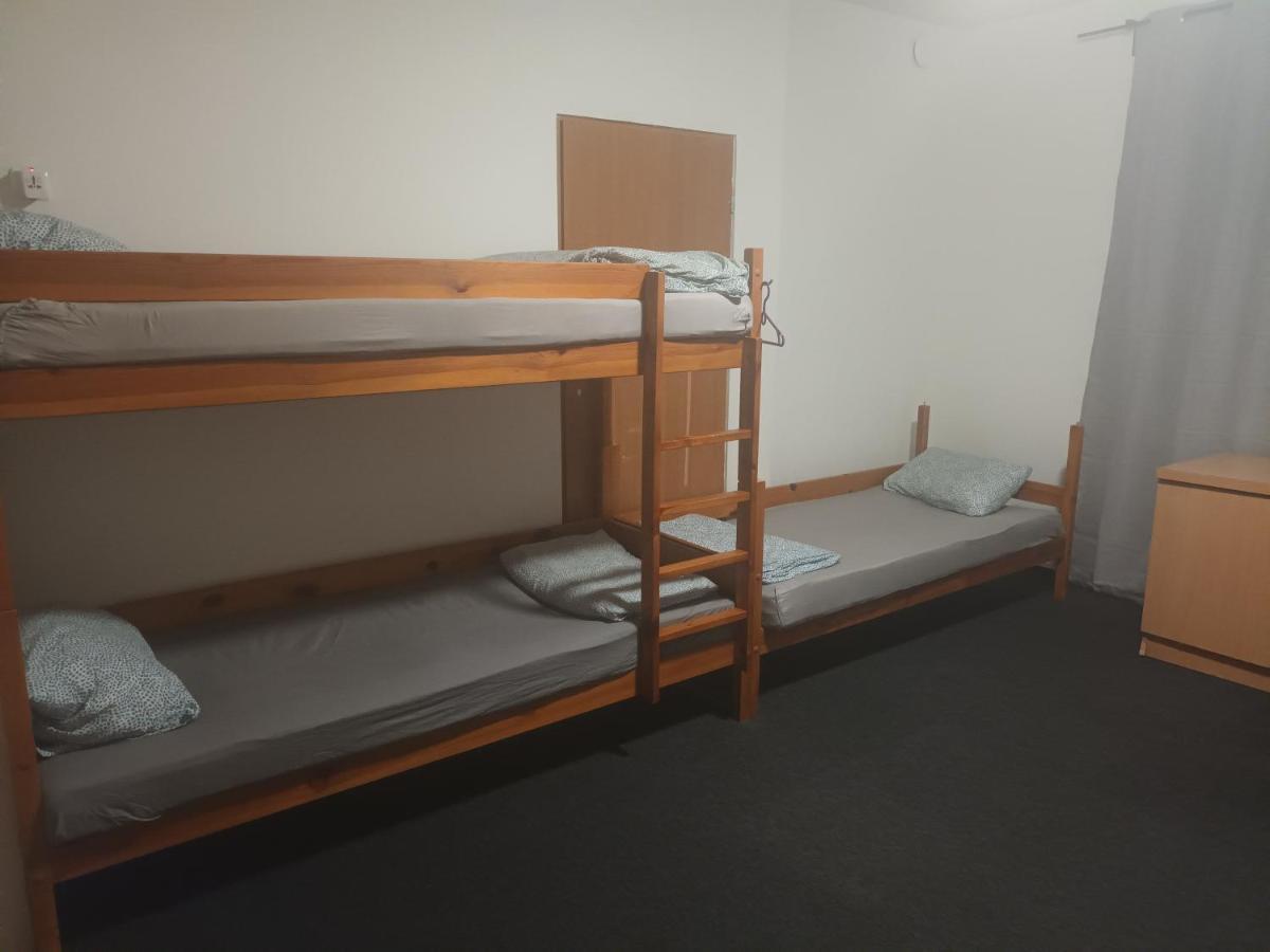 Polsland Hostels Airport ワルシャワ エクステリア 写真